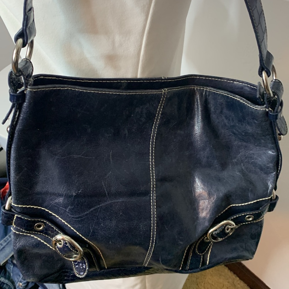 Luce gorgeous navy blue leather shoulder bag wit check lining MCB5405M
